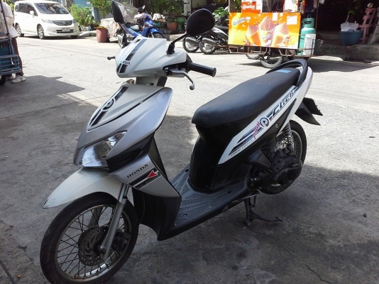 cick play ปี 50 สีขาว ดำ รถบ้าน สวย เครื่องเดิมๆ แน่นๆ โอนให้ฟรีๆ