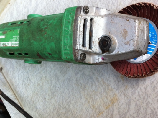 เครื่องเจียร์ HITACHI พกพาขนาด 4 นิ้ว เครื่องทำงานได้ดี มาพร้อมกับใบขัดกระดาษทรายแต่งละเอียด เครื่องเจียร์ HITACHI พกพาขนาด 4 นิ้ว เครื่องทำงานได้ดี มาพร้อมกับใบขัดกระดาษทรายแต่งละเอียด