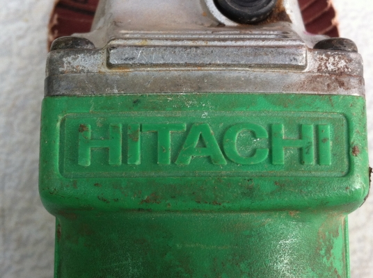 เครื่องเจียร์ HITACHI พกพาขนาด 4 นิ้ว เครื่องทำงานได้ดี มาพร้อมกับใบขัดกระดาษทรายแต่งละเอียด เครื่องเจียร์ HITACHI พกพาขนาด 4 นิ้ว เครื่องทำงานได้ดี มาพร้อมกับใบขัดกระดาษทรายแต่งละเอียด