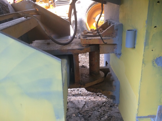 ต้องการขายรถบดSAKAI R2 ตรวจเช็คทำสีพร้อมใช้ เล่มทะเบียน