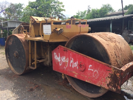 ต้องการขายรถบดSAKAI R2 ตรวจเช็คทำสีพร้อมใช้ เล่มทะเบียน