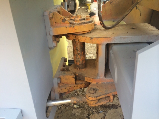 ต้องการขายรถบดSAKAI R2 ตรวจเช็คทำสีพร้อมใช้ เล่มทะเบียน