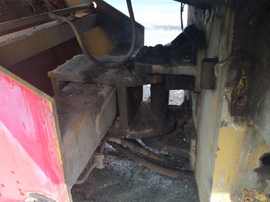 ต้องการขายรถบดSAKAI R2 ตรวจเช็คทำสีพร้อมใช้ เล่มทะเบียน