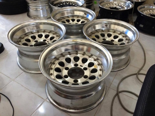 ขายล้อหยดน้ำ BS BERG-D 15x8.5 ออฟ-33 6/139.7 ลึกๆ หล่อๆ