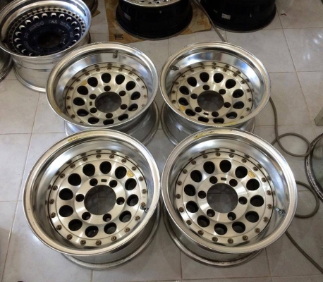 ขายล้อหยดน้ำ BS BERG-D 15x8.5 ออฟ-33 6/139.7 ลึกๆ หล่อๆ