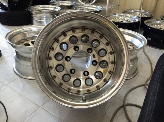 ขายล้อหยดน้ำ BS BERG-D 15x8.5 ออฟ-33 6/139.7 ลึกๆ หล่อๆ