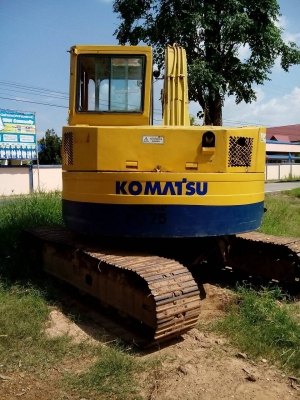 ขาย KOMATSU PC 75-6 สภาพสวยพร้อมใช้ ราคาต่อรองได้ ติดต่อได้ที่คุณ อ๊อฟ พิจิตร 086-737-9991
