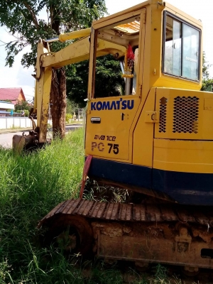 ขาย KOMATSU PC 75-6 สภาพสวยพร้อมใช้ ราคาต่อรองได้ ติดต่อได้ที่คุณ อ๊อฟ พิจิตร 086-737-9991
