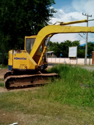 ขาย KOMATSU PC 75-6 สภาพสวยพร้อมใช้ ราคาต่อรองได้ ติดต่อได้ที่คุณ อ๊อฟ พิจิตร 086-737-9991