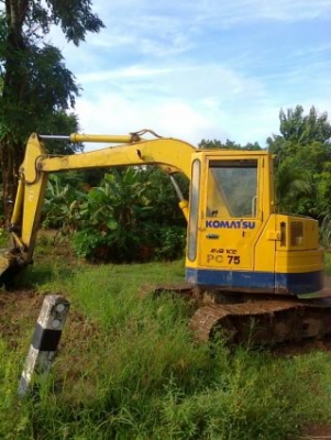 ขาย KOMATSU PC 75-6 สภาพสวยพร้อมใช้ ราคาต่อรองได้ ติดต่อได้ที่คุณ อ๊อฟ พิจิตร 086-737-9991