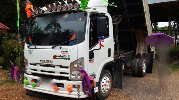 รถอีซูซุ 6 ล้อดั้ม NPR 150 แรงม้า. ปี 53 ( รถวิ่ง 93,xxx กม. ) สนใจติดต่อ 081 - 6079515 รถอีซูซุ 6 ล้อดั้ม NPR 150 แรงม้า. ปี 53 ( รถวิ่ง 93,xxx กม. ) สนใจติดต่อ 081 - 6079515