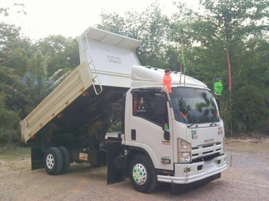 รถอีซูซุ 6 ล้อดั้ม  NPR  150 แรงม้า.  ปี 53  ( รถวิ่ง 93,xxx กม. )  สนใจติดต่อ  081 - 6079515