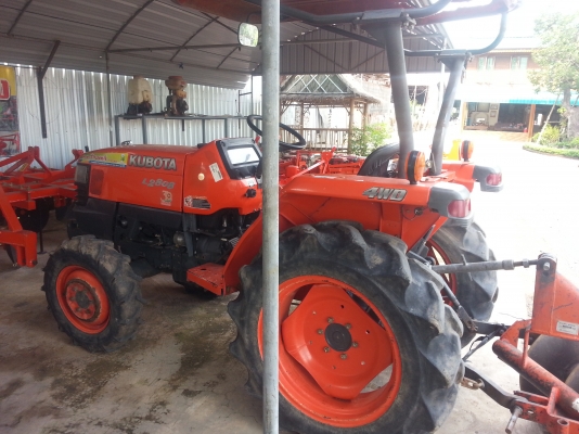 คูโบต้าL2808 4 WD พร้อมผาน 5 ตราช้าง