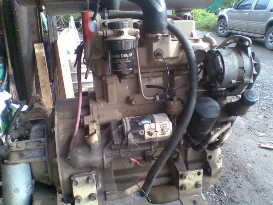 เครื่อง JOHN DEERE มีปั้มไฮโดรริกซ์ท้ายเครื่องด้วย