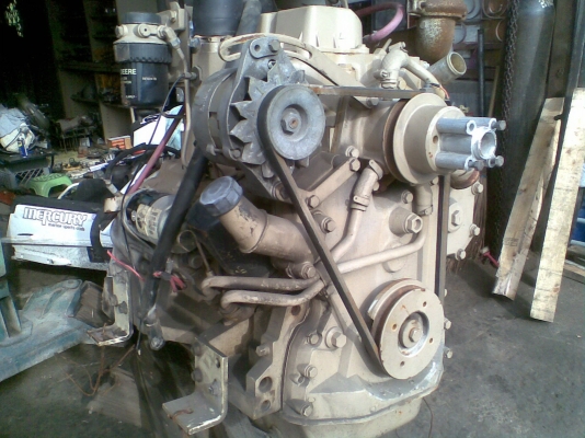 เครื่อง JOHN DEERE มีปั้มไฮโดรริกซ์ท้ายเครื่องด้วย