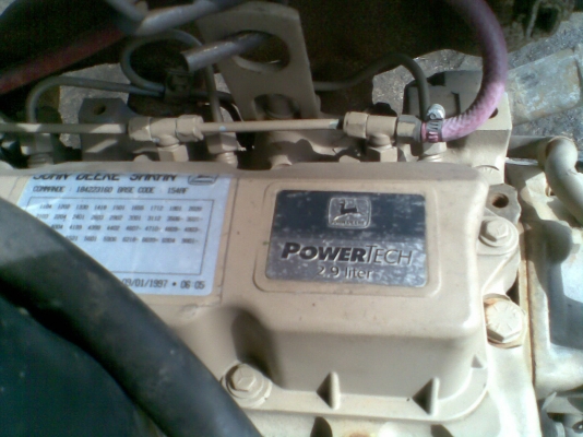 เครื่อง JOHN DEERE มีปั้มไฮโดรริกซ์ท้ายเครื่องด้วย