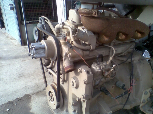 เครื่อง JOHN DEERE มีปั้มไฮโดรริกซ์ท้ายเครื่องด้วย