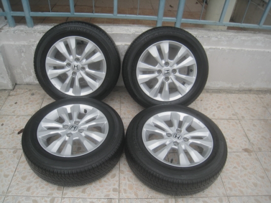 ขายล้อแม็กมือสอง honda city 15" พร้อมยางปี13 สนใจติดต่อเล็กคลองสามครับ 081-3747940