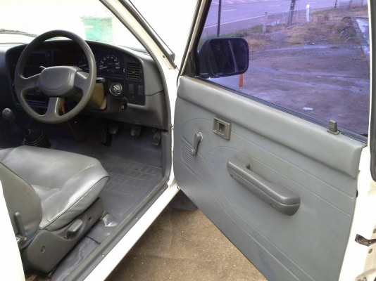 Toyota mighty ไมตี้ ปี96 ตอนเดียว สีขาว Toyota mighty ไมตี้ ปี96 ตอนเดียว สีขาว