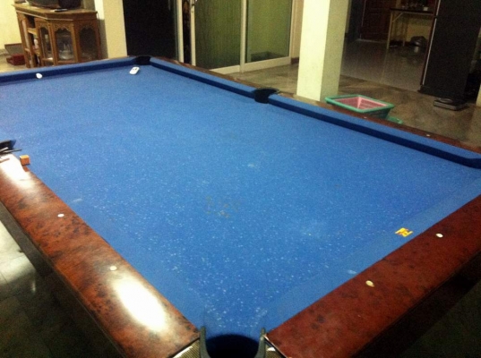 โต๊ะพูล พร้อมไม้ ลูก ครบชุด สภาพพอใช้