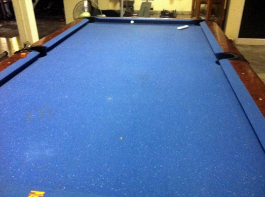 โต๊ะพูล พร้อมไม้ ลูก ครบชุด สภาพพอใช้