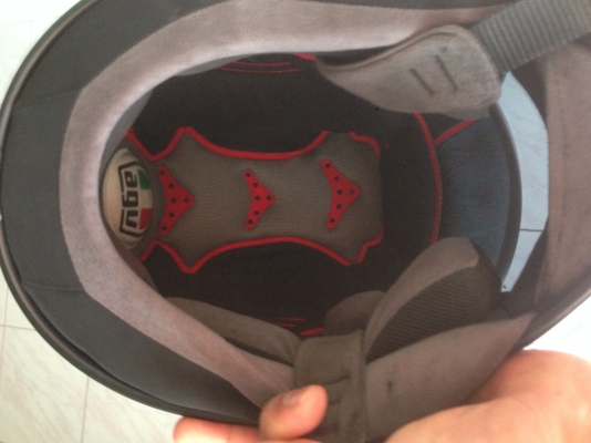 ขายหมวกกันน๊อคAGV GP TECHรุ่นLIMITEDสภาพ90\%ชิวเบิกใหม่ภายในสวย