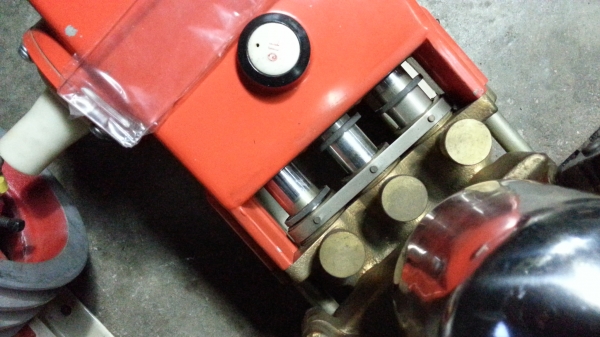 ขายปั้มอัดฉีด ของ อิตาลี่ สภาพใหม่ 5,500 ติดมากับตู้อะไหล่ญี่ปุ่น