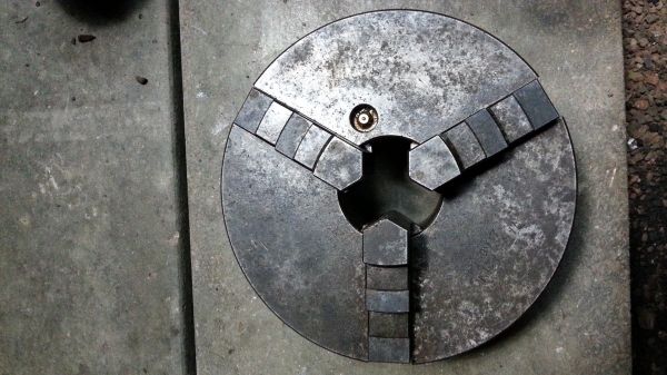 ขายหัวจับเครื่องกลึง 190mm.หรือ 7นิ้วครึ่ง ของญี่ปุ่น 3,800