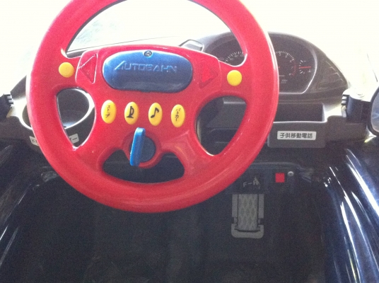 รถยนต์เด็กนั่งขับนำเข้าจากญี่ปุ่น เป็นรุ่น TOYOTA ขับสนุกเดินหน้า-ถอดหลังได้