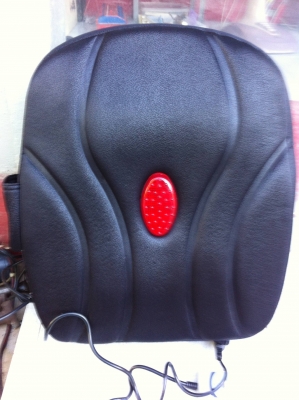 เบาะนวดหลัง นวดพร้อมกัน 4 จุด หมุนด้วยลูกกลิ่ง2ตัวต่อจุด เบาะขนาดใหญ่ ใช้ไฟบ้าน 220 V.