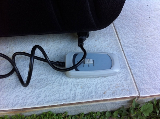 เบาะนวดหลัง นวดพร้อมกัน 4 จุด หมุนด้วยลูกกลิ่ง2ตัวต่อจุด เบาะขนาดใหญ่ ใช้ไฟบ้าน 220 V.