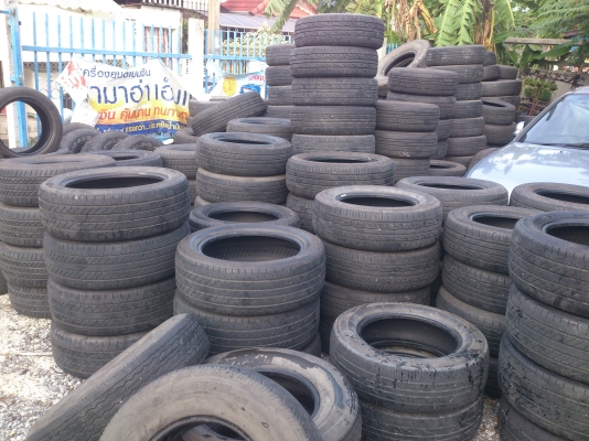 ขายยางขนาดขอบ 15,16,17 ยางปี13 สภาพยาง90\% สวยๆ จำนวน 45 ชุด (แยกขายหรือเหมา) สนใจโทรสอบถามได้ครับ (085-1974254)