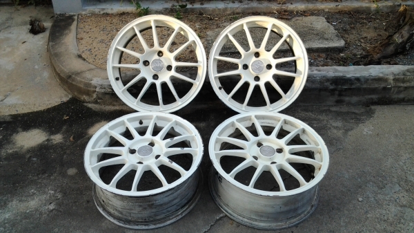 ขายแม็กขอบ17 4รู114 superlight แม็กเบามากๆครับ   ไม่คต ไม่ดุ้ง