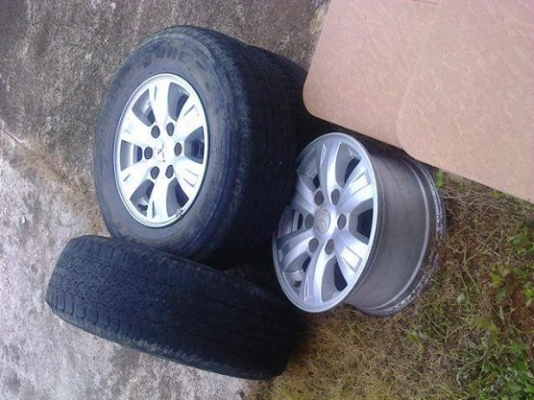 เศษยางสภาพดีมี3เส้นบิดโตน24570R16ผลิตปี11ดอกลึกไม่กินข้างไม่ปะ