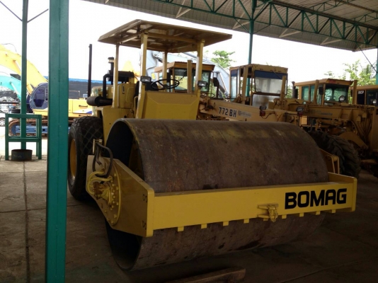 ขายด่วนครับ รถบด 3 ล้อ BOMAG W212D-2 สวยมากครับ ซื้อมาแล้วยังไม่ได้ใช้งาน เลยครับ