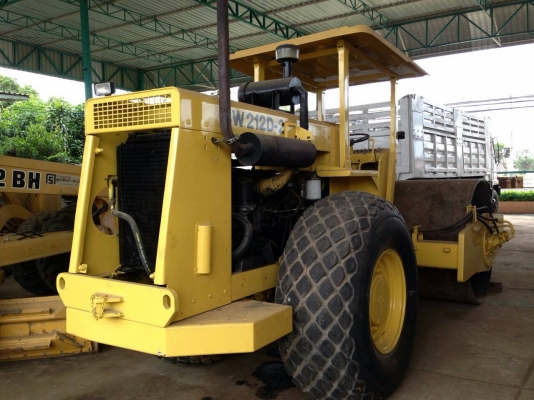 ขายด่วนครับ รถบด 3 ล้อ BOMAG W212D-2 สวยมากครับ ซื้อมาแล้วยังไม่ได้ใช้งาน เลยครับ