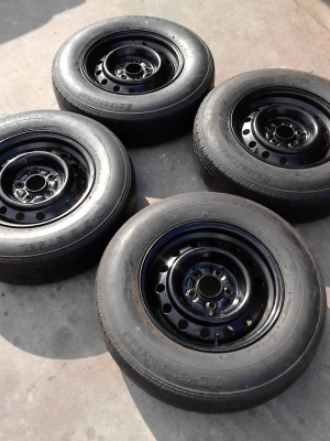 กะทะล้อ 5 รู  พร้อมยาง ของ TOYOTA รถกระบะ    มี  4  ล้อ    TEL.081-427-3941