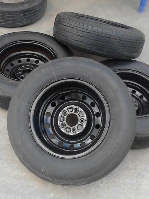 กะทะล้อ 5 รู  พร้อมยาง ของ TOYOTA รถกระบะ    มี  4  ล้อ    TEL.081-427-3941