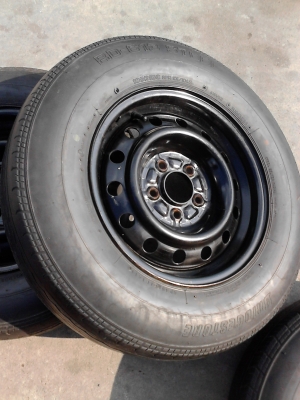 กะทะล้อ 5 รู  พร้อมยาง ของ TOYOTA รถกระบะ    มี  4  ล้อ    TEL.081-427-3941