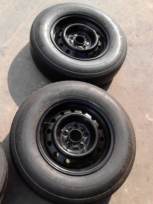 กะทะล้อ 5 รู  พร้อมยาง ของ TOYOTA รถกระบะ    มี  4  ล้อ    TEL.081-427-3941