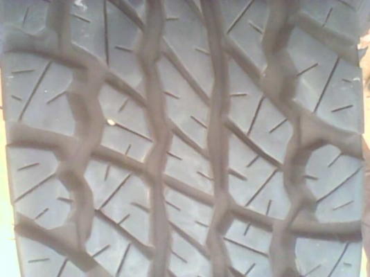 ยาง30นิ้วขอบ 15 ปี 13 ชุด 4 เส้น 9900 บาท