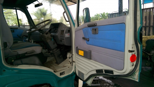 รถดั้ม hino fc  จากญี่ปุ่น สภาพใหม่มาก  วิ่ง  70000 โล