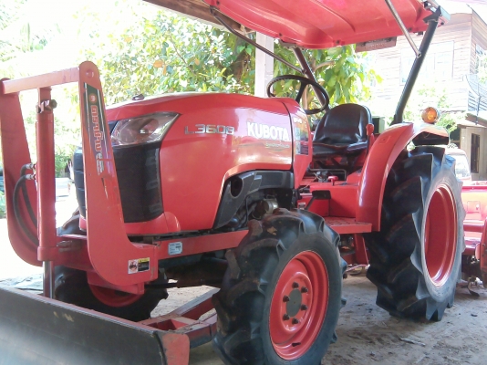 ขายรถไถ 36แรงม้าสภาพดีใช้น้อยมือเดียวป้ายแดง  อุปกรณ์ครบพร้อมใช้  385,000