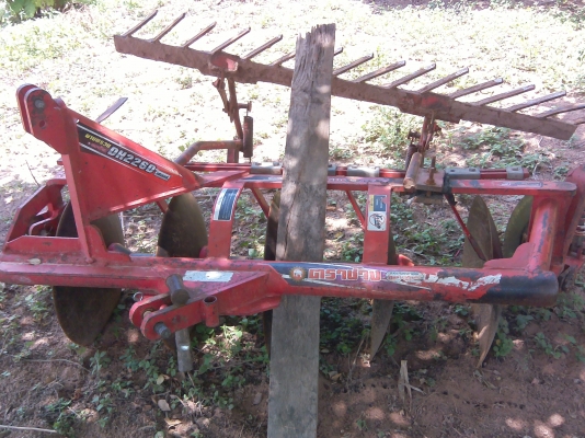 ขายรถไถ 36แรงม้าสภาพดีใช้น้อยมือเดียวป้ายแดง อุปกรณ์ครบพร้อมใช้ 385,000 ขายรถไถ 36แรงม้าสภาพดีใช้น้อยมือเดียวป้ายแดง อุปกรณ์ครบพร้อมใช้ 385,000