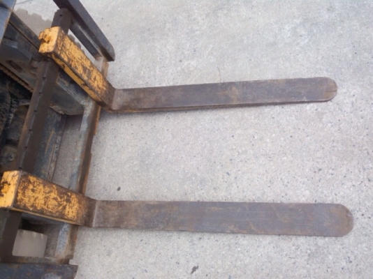 ฟอร์คลิฟต์ 2.5 ตัน Komatsu FD25T-16 S/N: 731411 Diesel เก่าญี่ปุ่น สนใจโทร. 080-6565422 (หนิง)