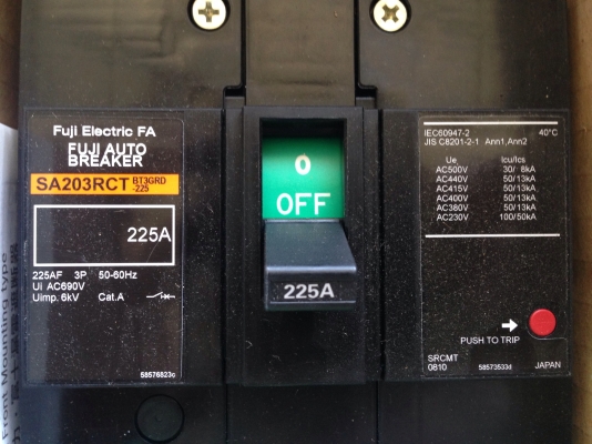 ขายเบรคเกอร์ Fuji 225 Amp. ของใหม่ไม่เคยใช้งาน อยู่ในกล่องพร้อมคู่มือ มีหลายตัวครับ ขายเบรคเกอร์ Fuji 225 Amp. ของใหม่ไม่เคยใช้งาน อยู่ในกล่องพร้อมคู่มือ มีหลายตัวครับ