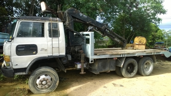 ้10ล้อ2เพลาติดเครนพับ ท้ายลาด... HINO คัสซีKT920 เครื่อง 185แรง HO7C รถใช้งานอยู่ พร้อมใช้..(ไม่มีเล่ม)
