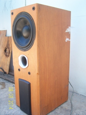 ลำโพงเครื่องเสียงในบ้าน 1 ข้าง มีดอกเดียว สภาพดี ใช้ได้ปกติ