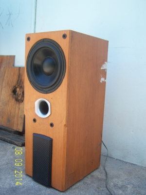 ลำโพงเครื่องเสียงในบ้าน 1 ข้าง มีดอกเดียว สภาพดี ใช้ได้ปกติ