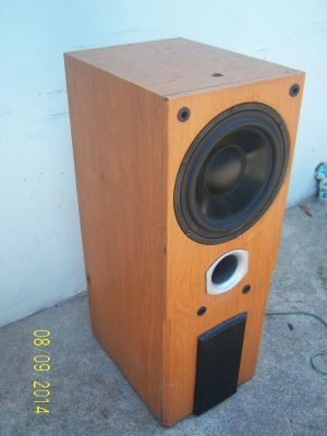 ลำโพงเครื่องเสียงในบ้าน 1 ข้าง มีดอกเดียว สภาพดี ใช้ได้ปกติ